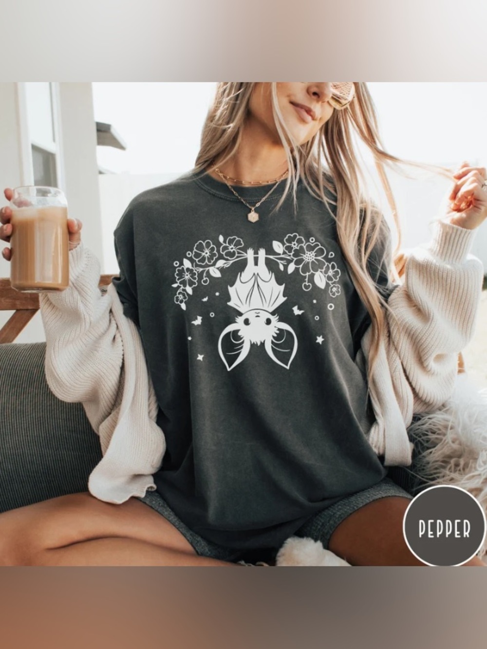 Bat Upside Down Bat Tee, Vintage Retro Fall Halloween Aesthetic Graphic T-Shirt